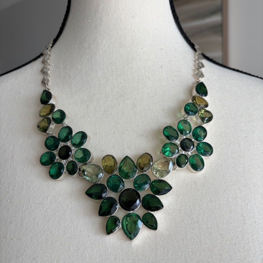 Green Gorgeous Statement Necklace - Women Jewelry